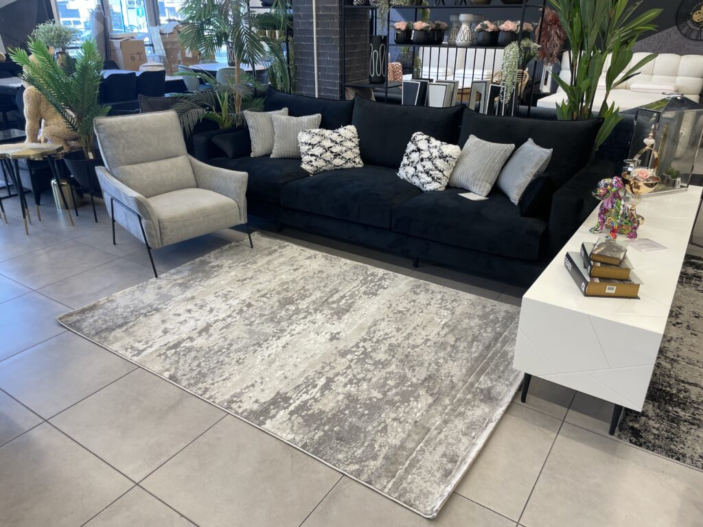 שטיחים אפורים